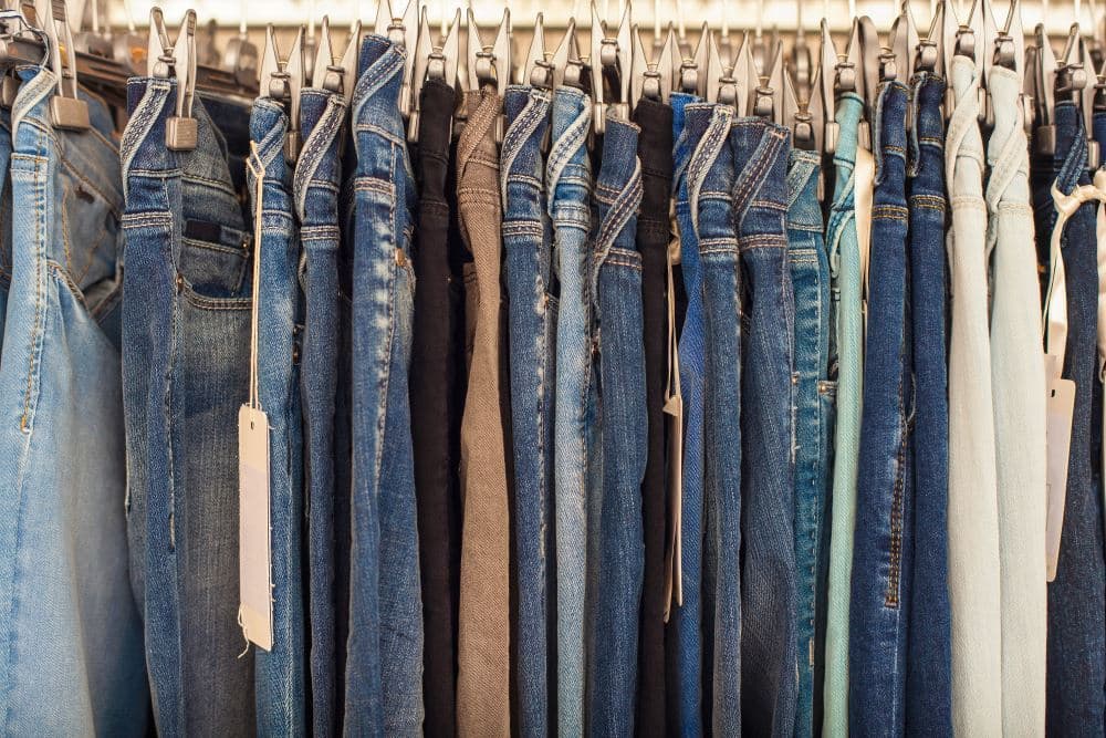 Manufacture premium denim jeans with custom washes, fits, stitching patterns, and branding. Suitable for fashion brands seeking reliable bulk production.